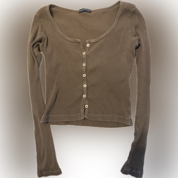 Brandy Melville Zelly Brown long sleeve with buttons - lightly worn - Picture 4 of 4